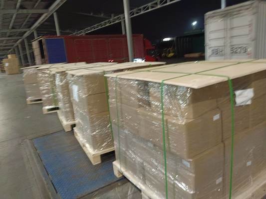 सफेद और पारदर्शी रंगों और ए4, ए3, ए3+ आकारों में लेजर और इंकजेट प्रिंटिंग के लिए 130°C से 160°C तक गर्मी प्रतिरोध के साथ टिकाऊ गैर-लैमिनेशन शीट