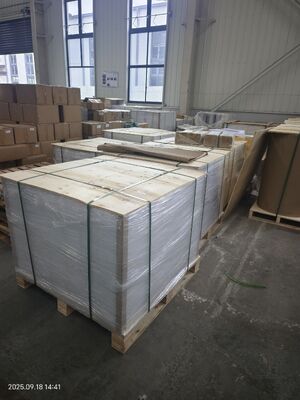 0.12-0.76 मिमी मोटाई मैट दोनों तरफ पीवीसी कोर शीट ऑफसेट और सिल्क-स्क्रीन प्रिंटिंग के लिए 77 + 2 °C विकट बिंदु के साथ