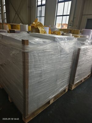 0.12-0.76 मिमी मोटाई मैट दोनों तरफ पीवीसी कोर शीट ऑफसेट और सिल्क-स्क्रीन प्रिंटिंग के लिए 77 + 2 °C विकट बिंदु के साथ