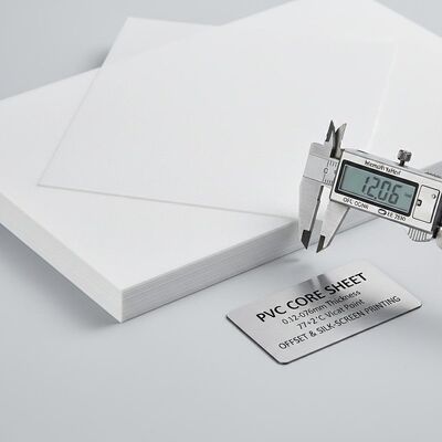 0.12-0.76 मिमी मोटाई मैट दोनों तरफ पीवीसी कोर शीट ऑफसेट और सिल्क-स्क्रीन प्रिंटिंग के लिए 77 + 2 °C विकट बिंदु के साथ